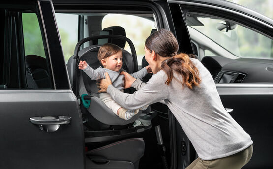 TURN FOR EASY ACCESS – THE ROTATABLE BASE